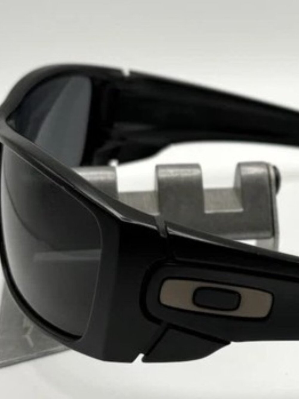 New! Oakley Fuel Cell Matte Black Sunglasses Grey Polarized Lens - OO9096-01